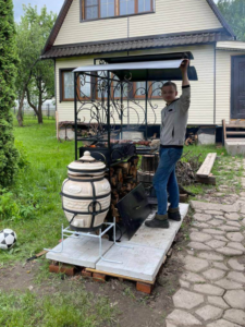 Мангалы различных размеров и конструкций; Комплекты для мангальных зон; Садовую мебель (столы, скамейки, стулья)